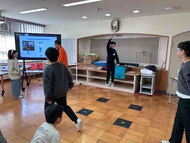 09dd06ad8b-4d37-4f93-bad2-9a12f05eaab7