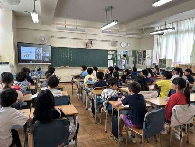 dc6c35e2-4acf-43df-b54c-719c04bc409c